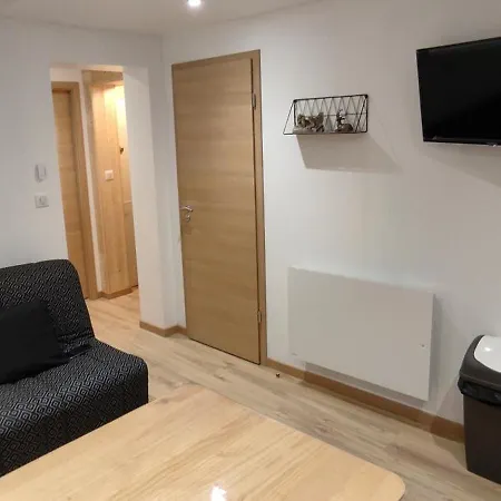 Au Menilois Entre Montagne Et Foret * 코르니몽