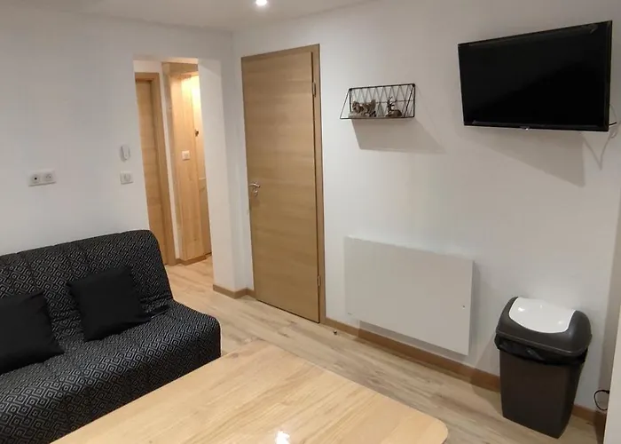 Au Menilois Entre Montagne Et Foret * 코르니몽